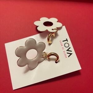 TOVA Pink reverse to White Flower Earrings Shaw flower earring